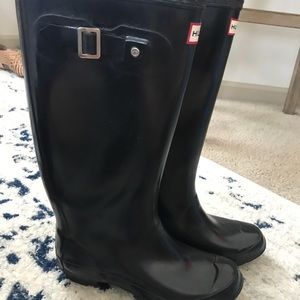 Black Hunter Rainboots: huntress